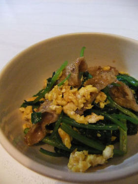 ほうれん草と鶏皮の甘じょっぱい胡麻和え