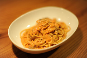 カニとまいたけのトマトクリームパスタ