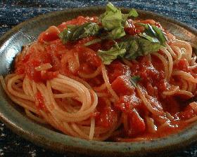 本格派トマトソースのパスタ