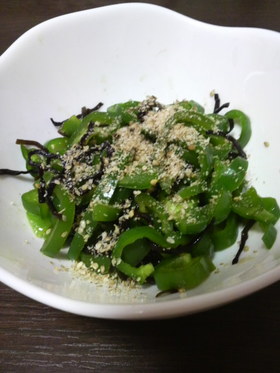 ピーマンの塩昆布胡麻和え