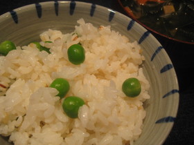 ぷっくりグリーンピースご飯