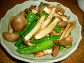 簡単♪　しめじ　と　ししとうの炒め物