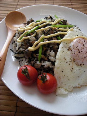 余ったひじき煮で☆カフェランチ風混ぜご飯