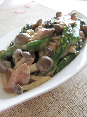 鶏肉とアスパラのオイスタークリーム炒め