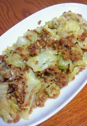 キャベツとひき肉のカレーチーズ炒め