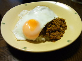 我が家の定番♪簡単ドライカレー