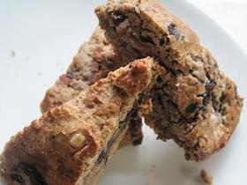 黒豆の煮汁で作る　黒豆スコーン
