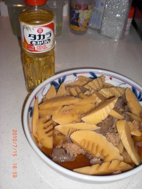 タケノコ・コンニャク・ひき肉の煮物