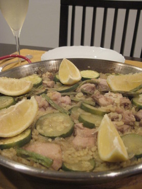 簡単☆鶏もも肉と夏野菜のカレーパエリア！