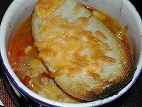 トマトもたっぷり☆オニオングラタンスープ