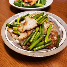 豚バラとにんにくの芽の炒め物