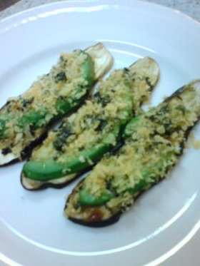 ナスとアボカドの焼きカナッペ
