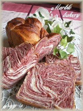 自家製折込シートdeマーブル食パン(苺
