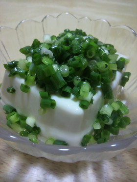 葱・塩・胡麻油…だけの、冷やっこ