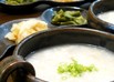 お米から炊きあげる中華粥。