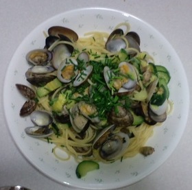 あさりのバター蒸しとズッキーニのパスタ