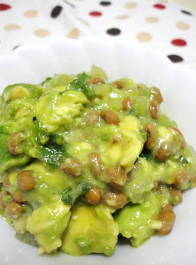 ハマる！アボカドらっきょうの納豆マリネ
