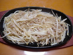 もやしとマロニーの豚ミンチ炒め