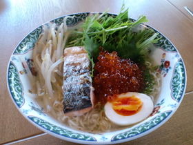 豪華鮭の親子麺