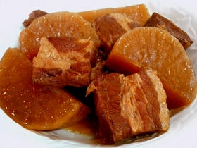 とろける豚バラ肉と大根の煮物