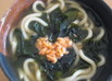 ワカメも愛情もたっぷりハートうどん♪
