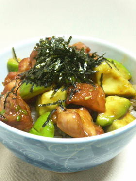 鶏アボカド丼