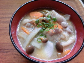 お肉ふっくら豚汁