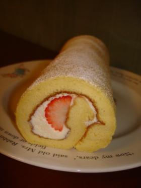♪簡単ふわふわいちごのロールケーキ♪