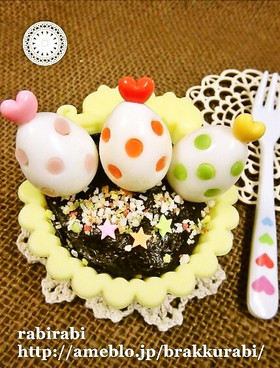 キャラ弁にカラフルうずらの卵