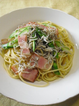しらすとアスパラとベーコンの春色パスタ☆