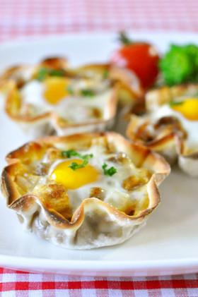 残りカレーと餃子の皮でカップPizza♪