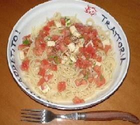 トマトとモツァレラチーズとバジルの冷製パスタ