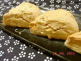 ひよこ豆とホワイトチョコのきな粉スコーン