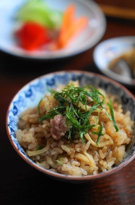 夏バテにも♪新生姜と豚肉の炊き込みご飯