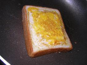 ぽとん卵のチーズトースト