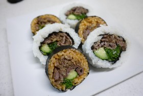 野菜ジュースで巻き寿司☆焼肉巻き