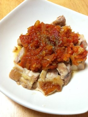 鶏肉のソテートマトソースかけ