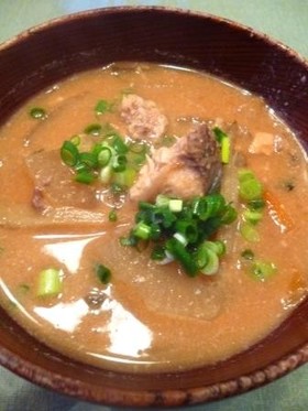 出汁入らず！根菜と鮭缶の酒粕汁
