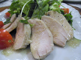 塩麹でお手軽鶏ハムサラダ