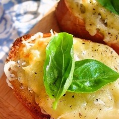 カルシウム満点♬しらすチーズトースト