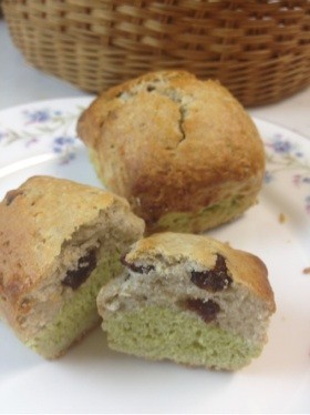 有給休暇と抹茶＆レーズンの二層のスコーン