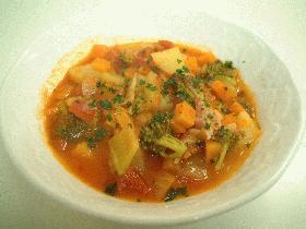 トマト缶でつくるミネストローネ