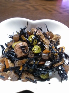 具だくさんのひじき煮