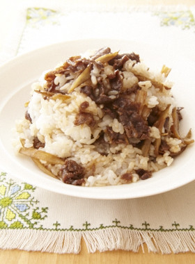 新ごぼうと牛肉の甘辛炒め煮混ぜご飯