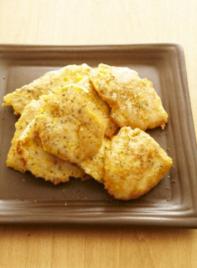チーズ風味の鶏むね肉のピカタ