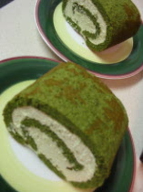 抹茶クリームロールケーキ
