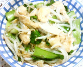 チンゲン菜もやし油揚げ酒風味塩胡椒炒め