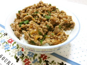 さっぱり♡梅シソ風味の豚そぼろ丼