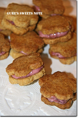 桜とチェリーのチーズサンドクッキー