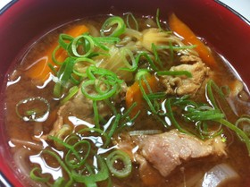 赤だしの豚汁